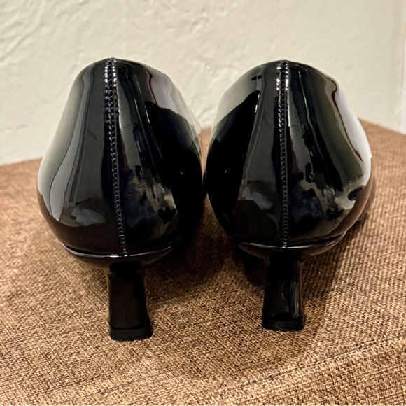 Journee Collection Womens Celica Slip On Kitten Heel Pointed Toe Pumps - Picture 4 of 8